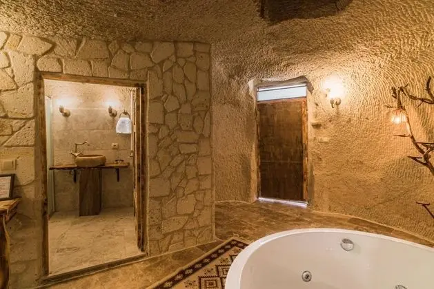 Suite, Simge Yapı Manzaralı, Şömineli ve Jakuzili