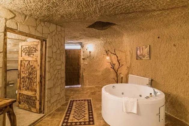 Suite, Simge Yapı Manzaralı, Şömineli ve Jakuzili