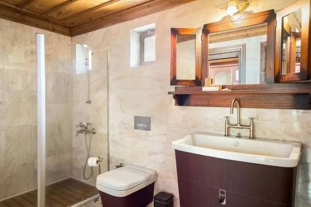 King Suite, Jakuzili