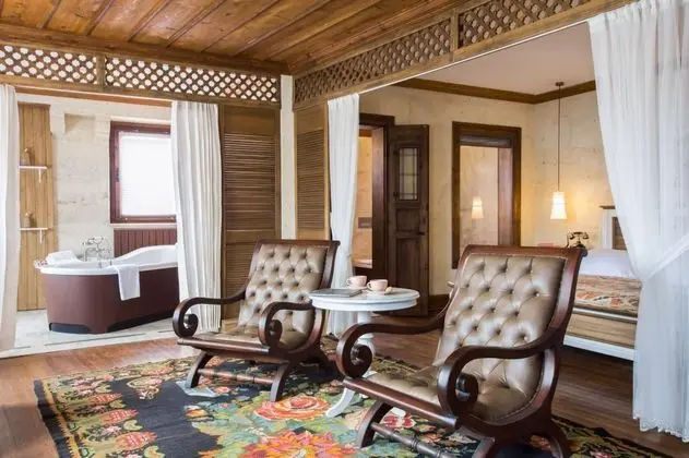 King Suite, Jakuzili