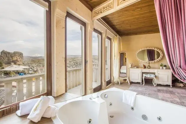 King Suite, Jakuzili