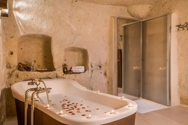 King Suite, Jakuzili