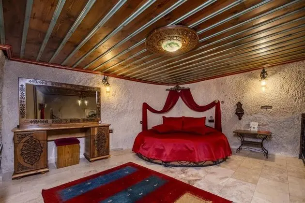 King Cave Suite,    , Jakuzili