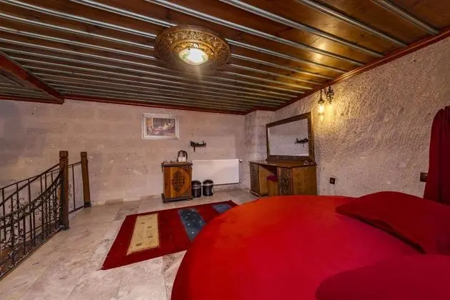 King Cave Suite,    , Jakuzili
