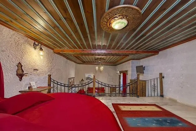King Cave Suite,    , Jakuzili