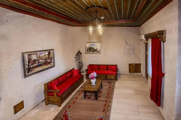 King Cave Suite,    , Jakuzili