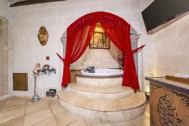 Panoramic Stone Suite, Jakuzili