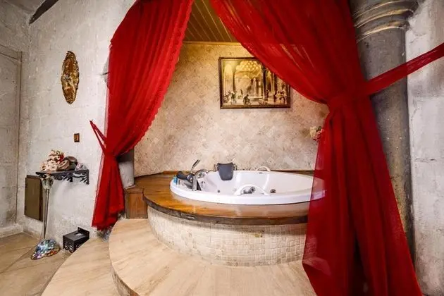 Panoramic Stone Suite, Jakuzili