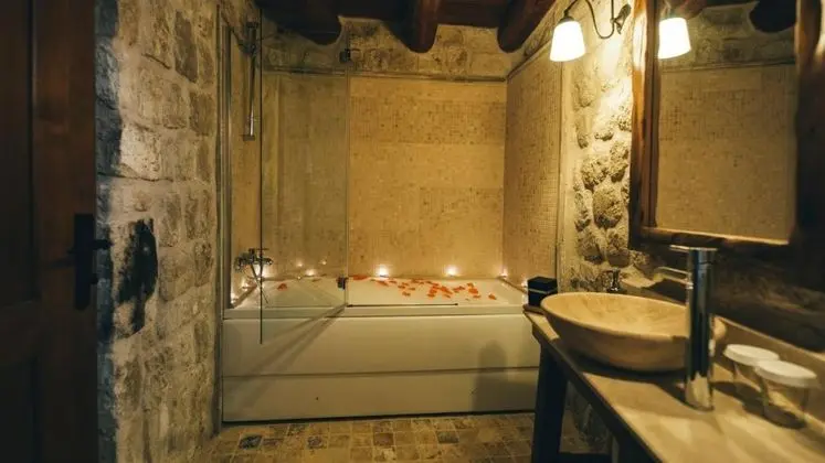 Cave Suite, , Şömineli ve Jakuzili