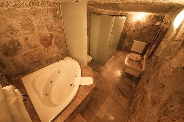 Cave Room,Jakuzili