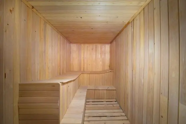 Executive Suite, Jakuzili