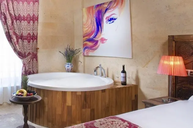 Deluxe Suite, Bahçe Manzaralı, Jakuzili ve Balkonlu