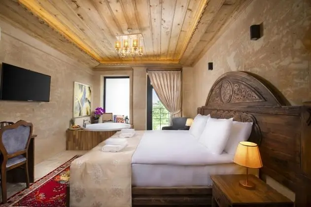 Deluxe Suite, Bahçe Manzaralı, Jakuzili ve Balkonlu