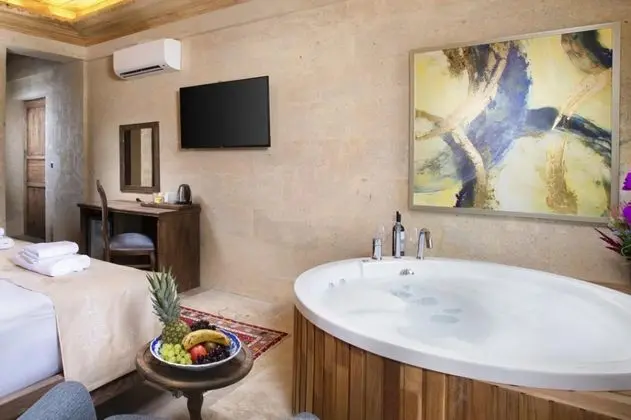 Deluxe Suite, Bahçe Manzaralı, Jakuzili ve Balkonlu