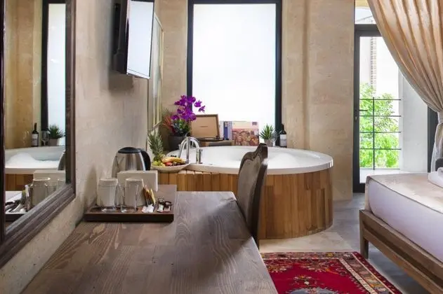 Deluxe Suite, Bahçe Manzaralı, Jakuzili ve Balkonlu