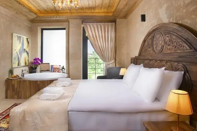 Deluxe Suite, Bahçe Manzaralı, Jakuzili ve Balkonlu
