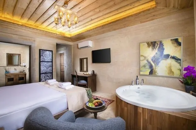 Deluxe Suite, Bahçe Manzaralı, Jakuzili ve Balkonlu
