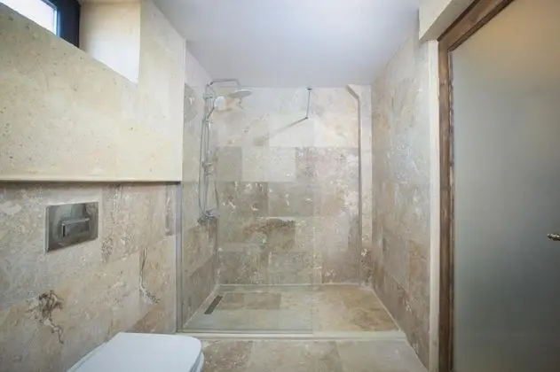 Jakuzili ve Şömineli King Suite Oda, Bahçe Manzaralı, Şömineli ve Jakuzili