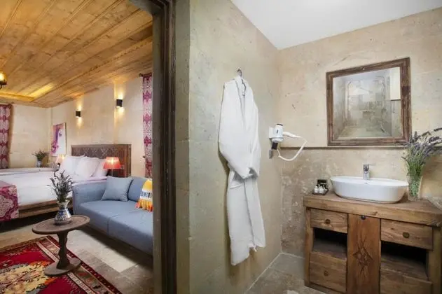 Jakuzili ve Şömineli King Suite Oda, Bahçe Manzaralı, Şömineli ve Jakuzili