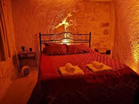 Traditional Tek Büyük Yataklı Oda