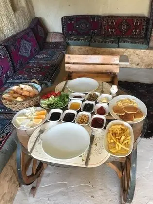 Traditional Tek Büyük Yataklı Oda