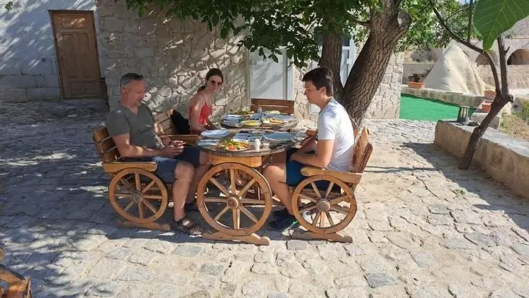 Traditional Tek Büyük Yataklı Oda