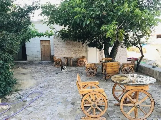 Traditional Tek Büyük Yataklı Oda