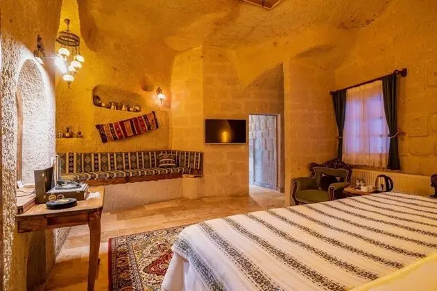 Deluxe Cave,    , Jakuzili