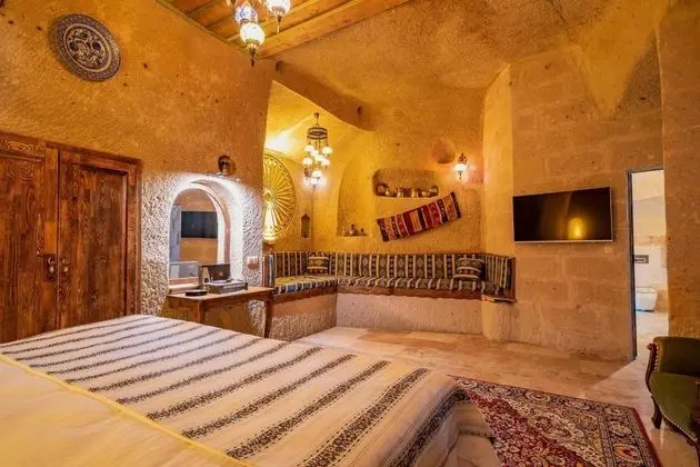 Deluxe Cave,    , Jakuzili