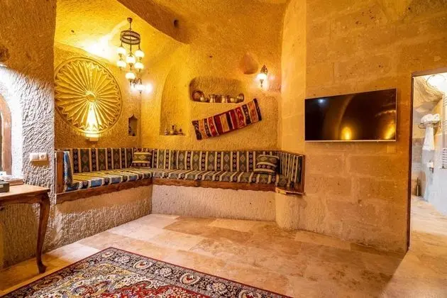Deluxe Cave,    , Jakuzili