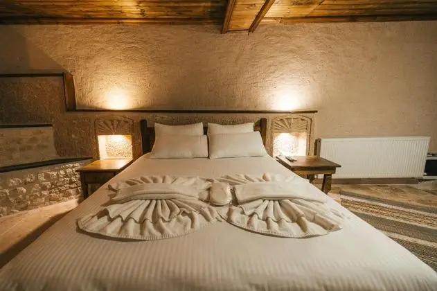 Geniş Standart Oda, Avlu Manzaralı, Büyük Yataklı