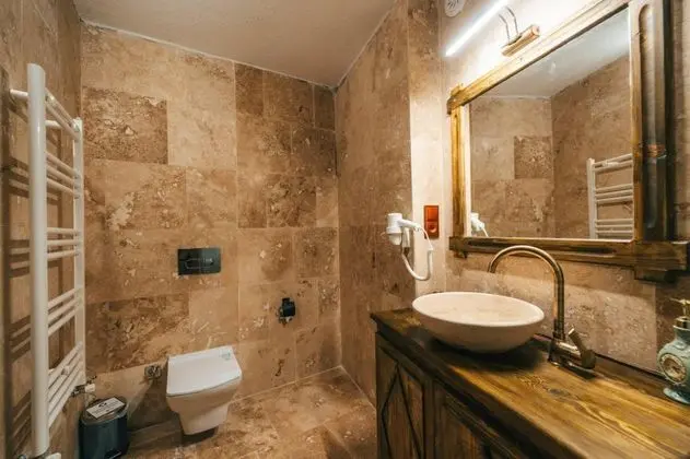 Geniş Standart Oda, Avlu Manzaralı, Büyük Yataklı