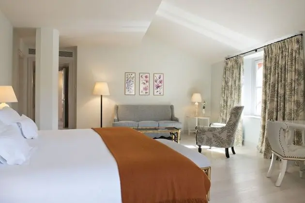 Romantic Penthouse Suite