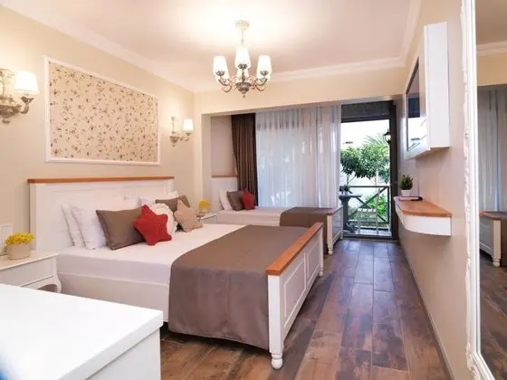 Bağlantılı Oda, Bahçe Manzaralı