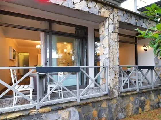 Bağlantılı Oda, Bahçe Manzaralı