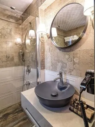 Bağlantılı Oda, Bahçe Manzaralı