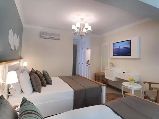 Triple, Bahçe Manzaralı