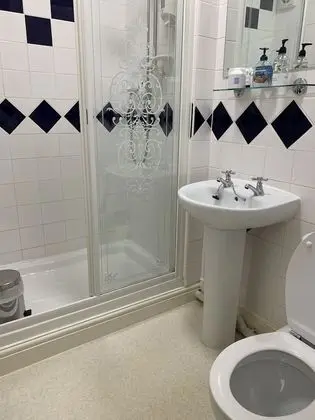 Family Tek Büyük Yataklı Oda