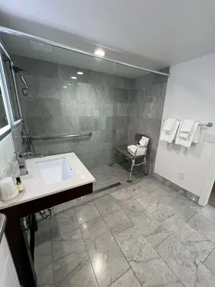 Standard Oda, 1 Büyük (Queen) Boy Yatak (ADA)