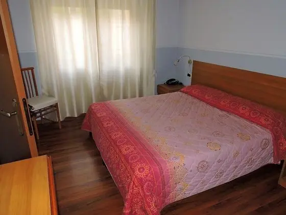 Basic Tek Büyük Yataklı Oda