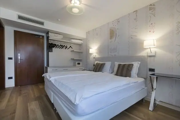 Basic Tek Büyük veya İki Ayrı Yataklı Oda