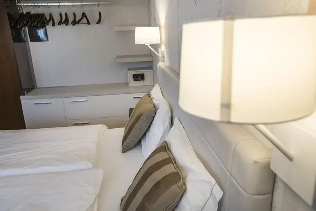 Basic Tek Büyük veya İki Ayrı Yataklı Oda