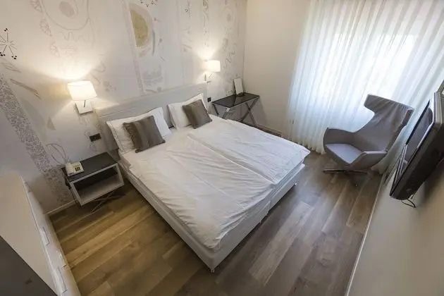 Basic Tek Büyük veya İki Ayrı Yataklı Oda