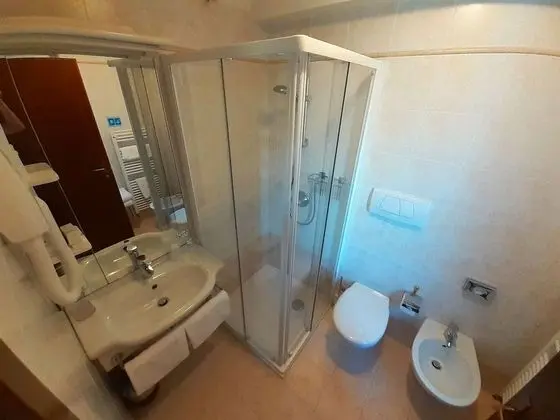 Basic Tek Büyük veya İki Ayrı Yataklı Oda