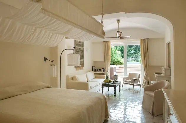 Süit (Private Pool and Garden)