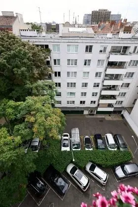 Superior Oda, Balkon