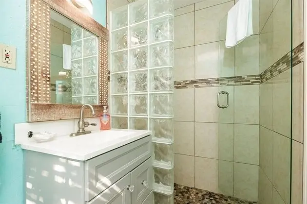 Ev, Birden Çok Yatak (Sun Harbor Cottage  #1)