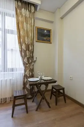 Odada yemek servisi