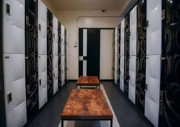 Standard Kulübe, Sadece erkekler için