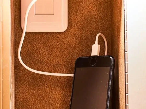 Deluxe Oda, Sadece erkekler için (Capsule)